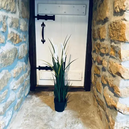 Little House Annexe Apartment Shotteswell Exterior photo